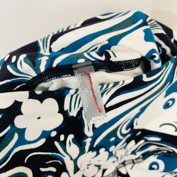 NWOT Free People Movement Koi Fish Shorts Size Small - Picture 5 of 5